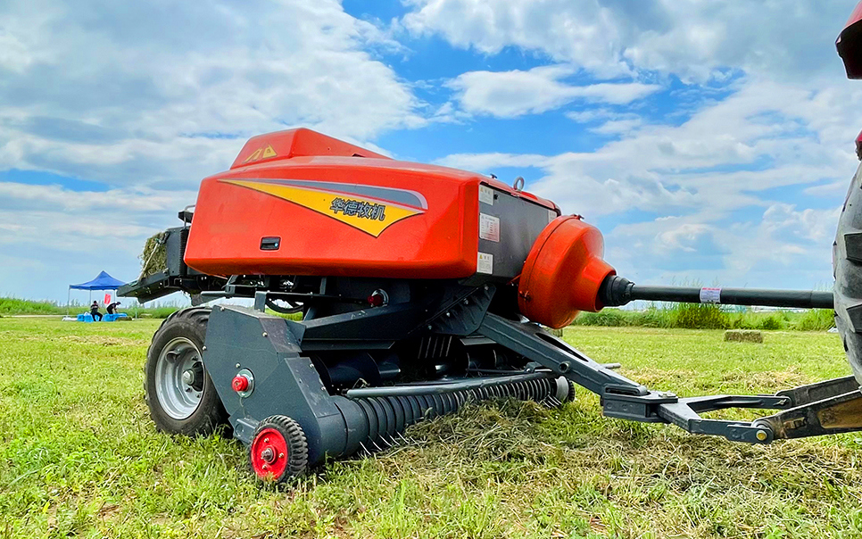 標(biāo)題：9YFQ系列跨行式方草捆撿拾壓捆機(jī)
瀏覽次數(shù)：145
發(fā)表時(shí)間：2023-12-12