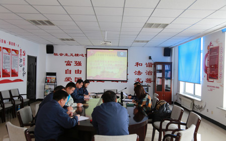 標(biāo)題：華德牧草公司黨委召開2023年第四季度理論中心組學(xué)習(xí)會(huì)暨“開拓進(jìn)取、揚(yáng)長(zhǎng)補(bǔ)短、 提升質(zhì)量、促進(jìn)發(fā)展”大討論
瀏覽次數(shù)：1257
發(fā)表時(shí)間：2023-12-20